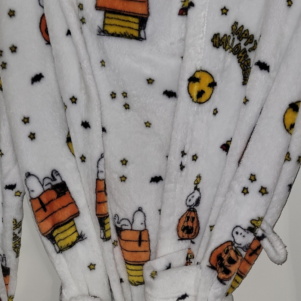 Peanuts robe